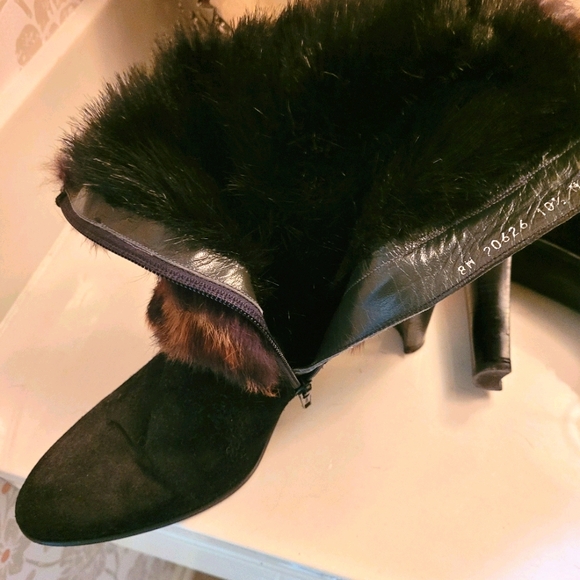 Vintage Stuart Weitzman genuine FUR and Suede heeled ankle boots SZ 10.5 - Picture 7 of 8